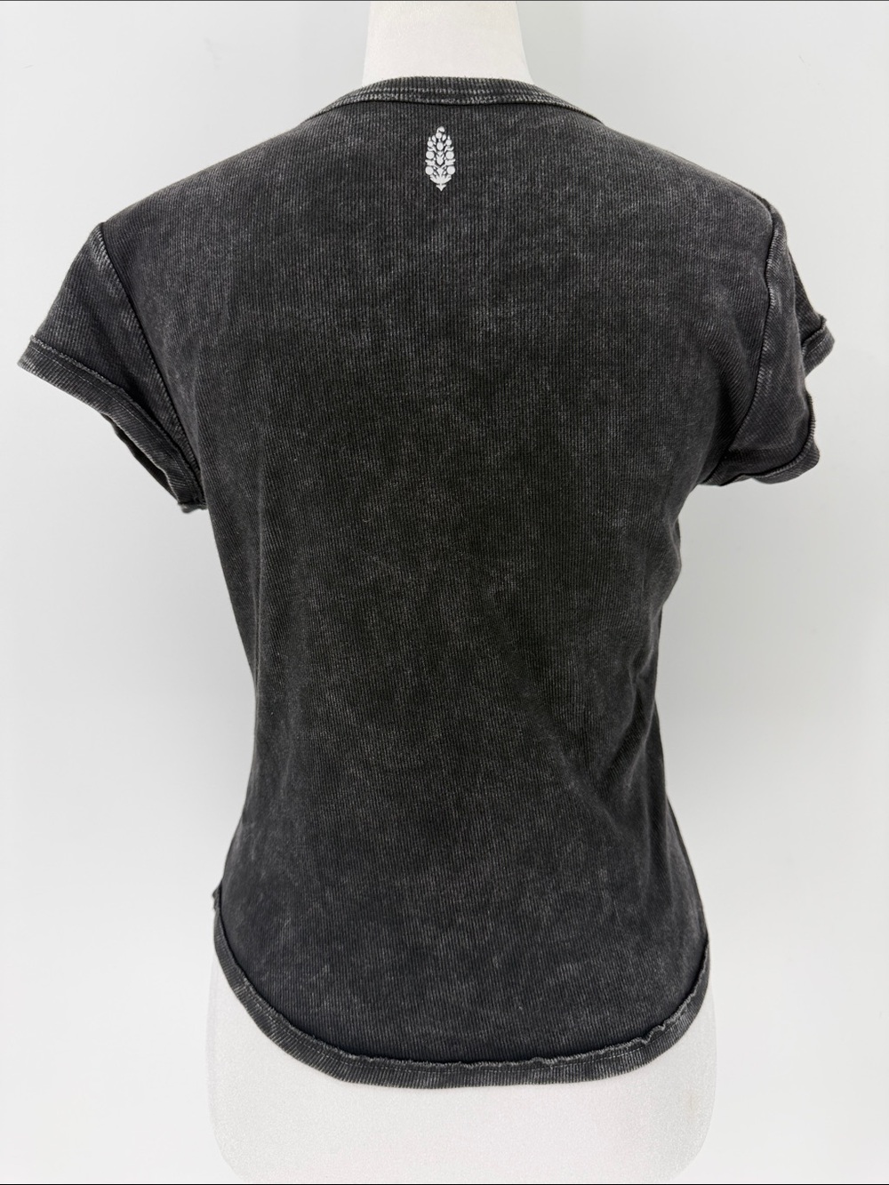 Free People Movement Ribbed Baby Tee L/G Black Mineral Wash Fitted